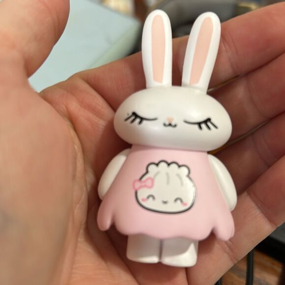 SIMPLY GILDED Vinyl plastic bunny figurine NEW - Picture 4 of 5